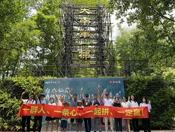 Tímová práca-lezenie na horu