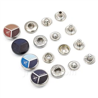 Farebné kovové patentky