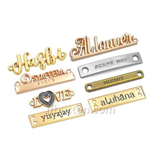 Kovové štítky na odevy