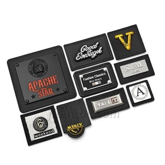 Čierna kožená náplasť s kovovým logom