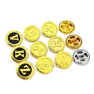 Veľké čierne gombíky na kabát