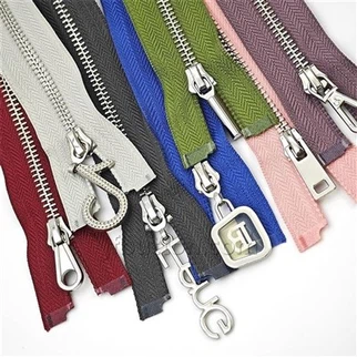 Kovový zips