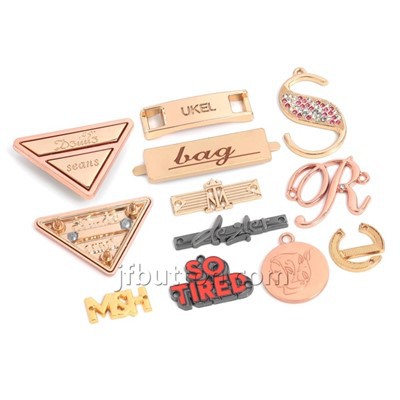 Kovový štítok na oblečenie