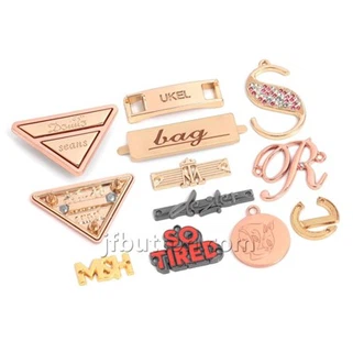 Kovový štítok na oblečenie