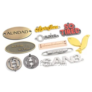 Kovové štítky na tašky