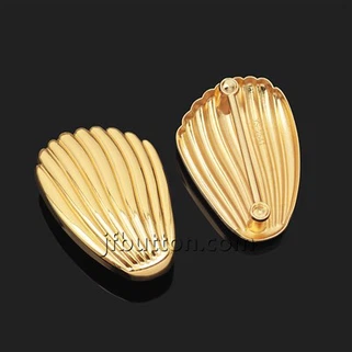 Kovová pracka na mori