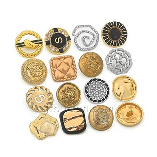 Gombíky na stopke na kabát