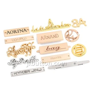 Kovové štítky na oblečenie